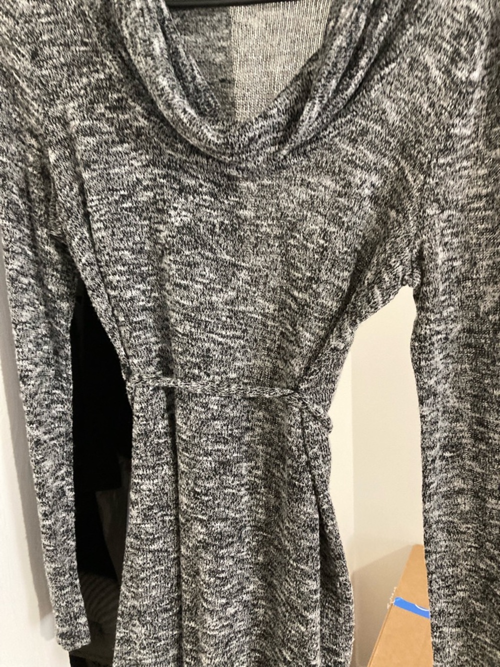 Ladies Sweater - Picture 3 of 12